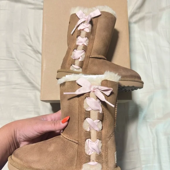 Girls Ugg Boots - Picture 5 of 7